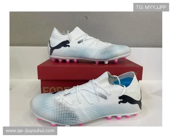 耐克次顶级足球鞋内部结构拆解图分析与性能提升解读